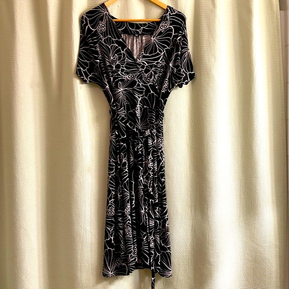 Ladies dress - Picture 1 of 6